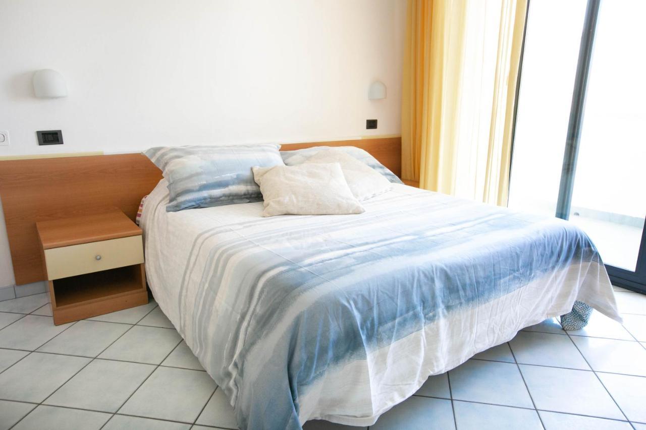 Residence Villa Dei Pini Rimini Kültér fotó