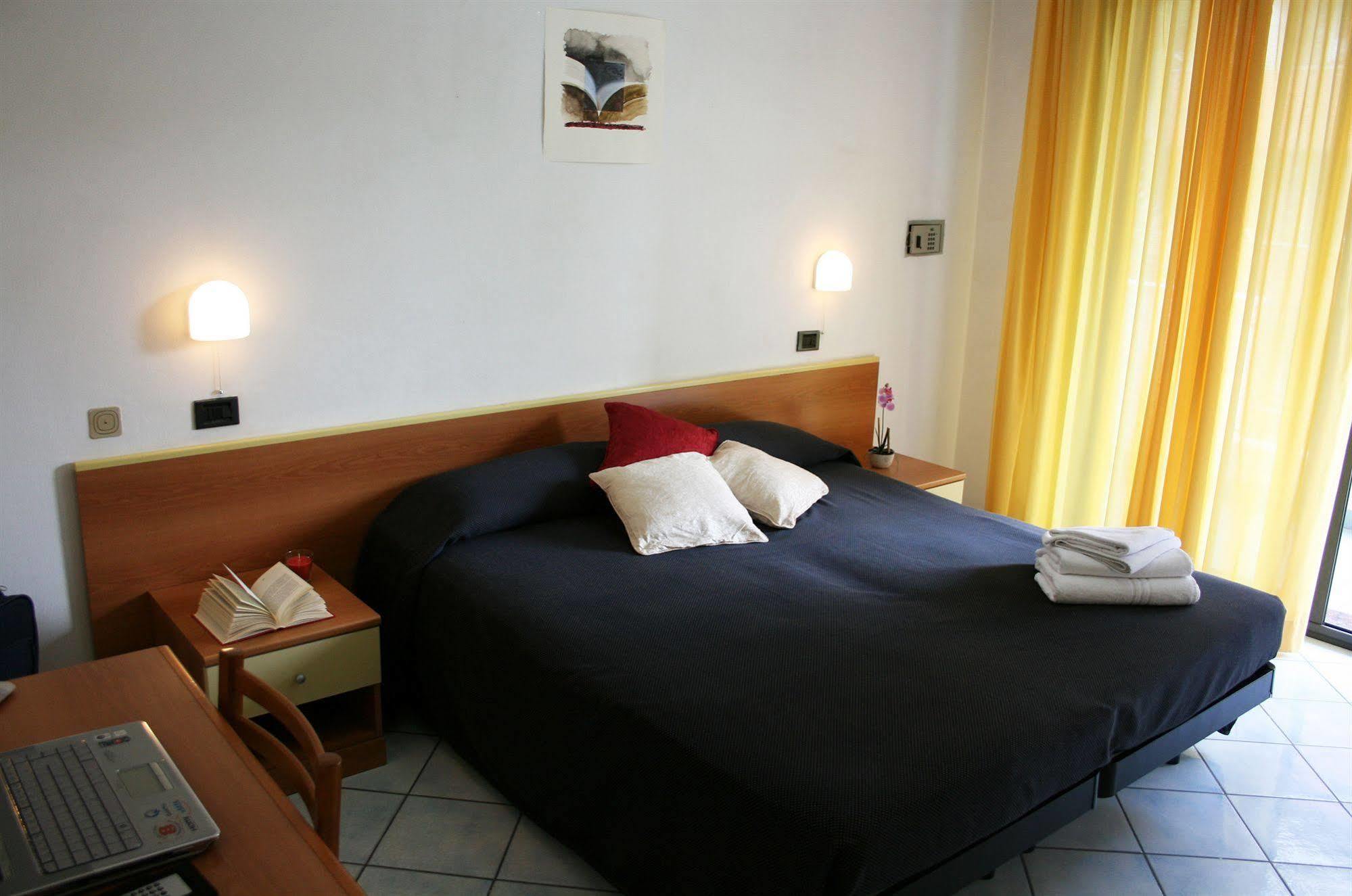 Residence Villa Dei Pini Rimini Kültér fotó