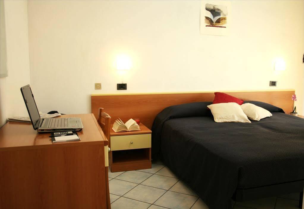 Residence Villa Dei Pini Rimini Kültér fotó